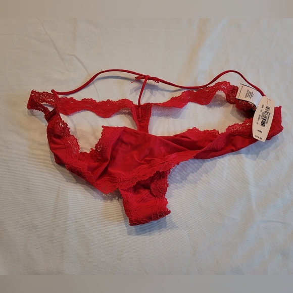 Victoria's Secret Medium Underwear NWT - Picture 2 of 3